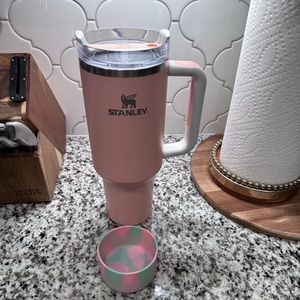 Stanley Quencher H2.0 40oz cup w/ Bumper